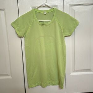 Swiftly Tech Short Sleeve Shirt , hip length 2.00 pre-loved in great condition